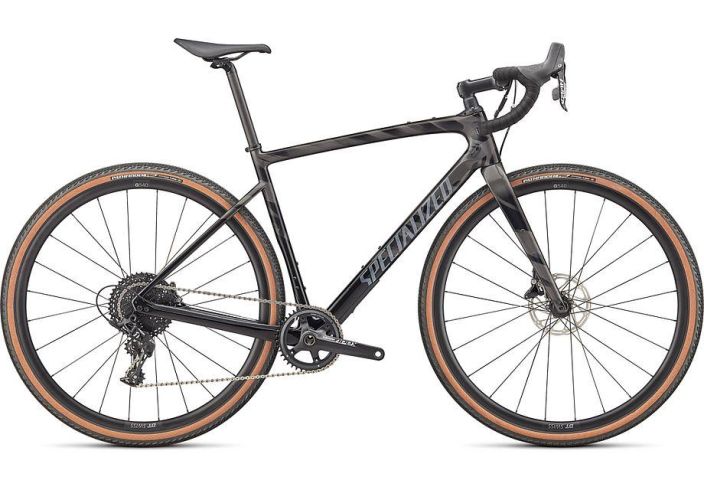 Specialized Diverge Sport Carbon -22 Pakene kaupungin halinaa maaseudun syrjaisille sorateille. Osallistu vaikkapa