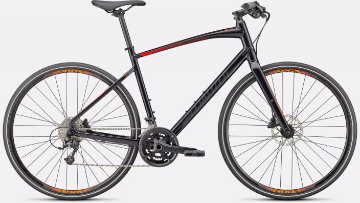 Specialized Sirrus 3.0 Specialized Sirrus 3.0 on miehille suunniteltu hieman tavallista hybridi-pyoraa sporttisempi versio,