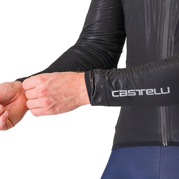 Castelli Squall Shell Takki Castelli Squall Shell takki on kevyt ja pieneen tilaan pakkautuva sade- / tuulitakki. Tama on