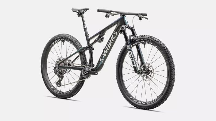 S-Works Epic 8 -24 Uusi Epic 8 kehittaa nopeimman kaavaa suorituskyvyn, tehokkuuden ja kevyen integroinnin avulla.