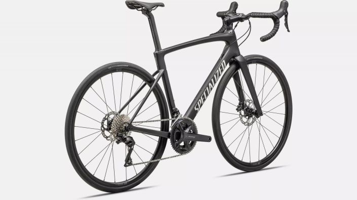 Specialized Roubaix SL8 Sport 105 -24 Loimme endurance road -luokan kaksi vuosikymmenta sitten ja todistimme, etta