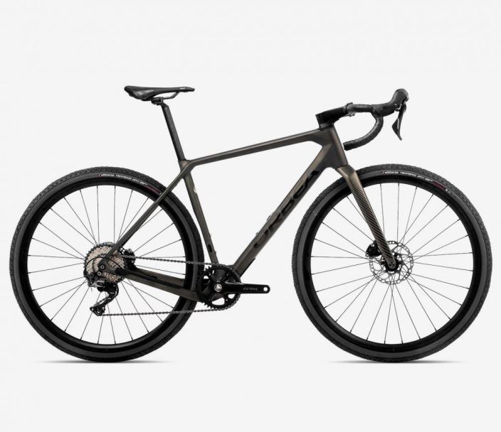 Orbea Terra M30 Team 1x -22 Loputonta reittien tutkimista, yon lapi jatkuvia seikkailuja seka rujoja