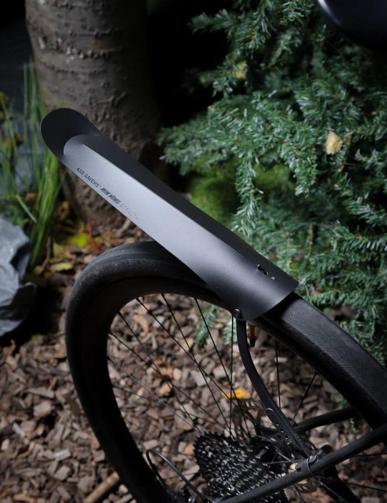 ASS SAVER WIN WING 2 GRAVEL ​​​​​​​Win Wing 2 is here! Stronger, gentler and darker, the fastest clip-on gravel mudguard on