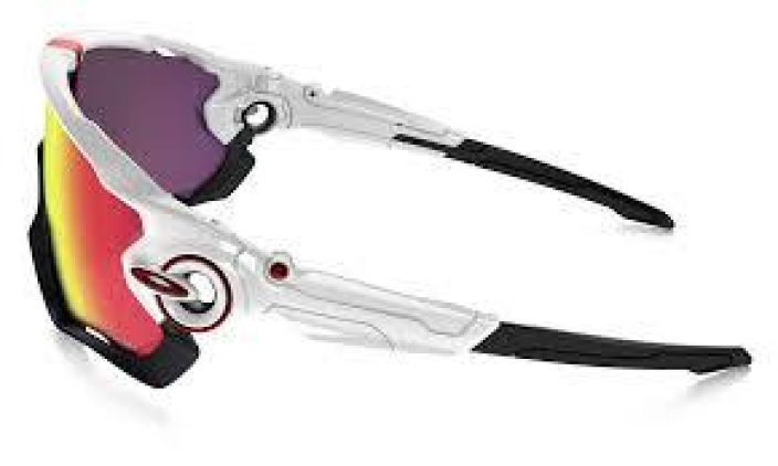 Oakley Jawbreaker Polished White/Black Prizm Road Etenkin kirimiesten suosima ajolasi! Oakley Jawbreaker on kehitetty