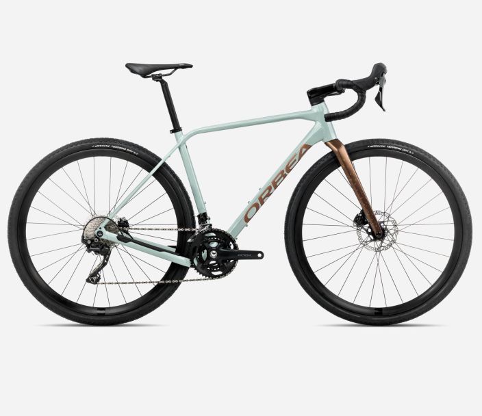 Orbea Terra H40 -25 Et tietenkaan ole eksyksissa, et vain ole taysin varma onko tama hiekkatie oikotie maaranpaahasi vai ei.