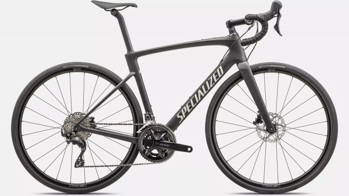 Specialized Roubaix SL8 Sport 105 -24 Loimme endurance road -luokan kaksi vuosikymmenta sitten ja todistimme, etta