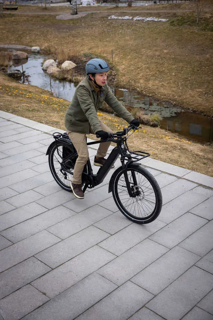 YEC525__32##crescent_elgot_ebike_blackasphalt_man_ebiking_37934_preview.webp