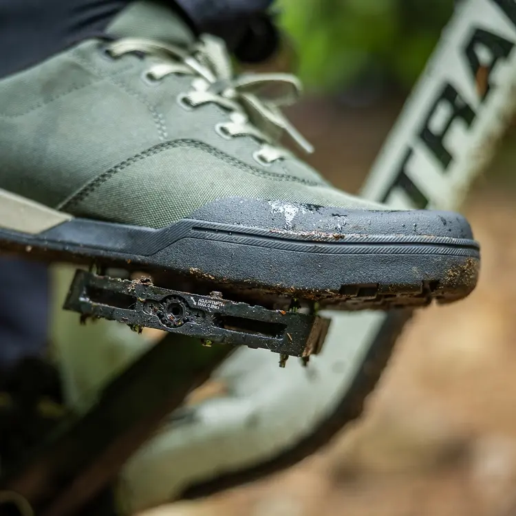 PD-M8240-shic6-lifestyle_2_750_750.webp