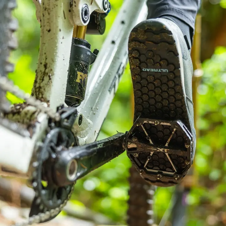 PD-M8240-shic6-lifestyle_3_750_750.webp