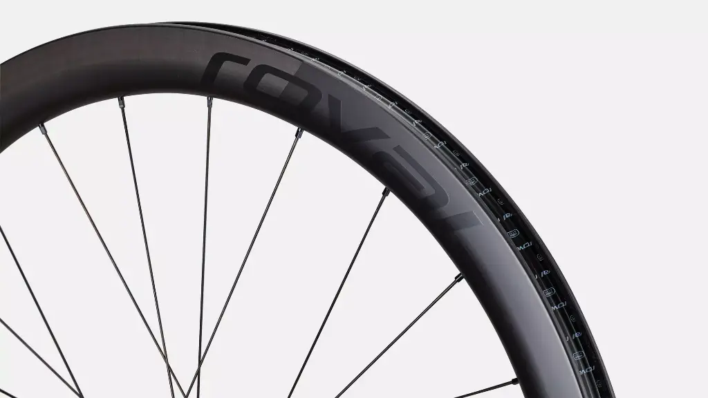 30026-610_WHL_TERRA-AERO-CL-700C-FRONT-SATIN-CARBON-SATIN_DEPTH.webp