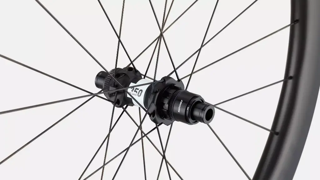 30026-610_WHL_TERRA-AERO-CL-700C-FRONT-SATIN-CARBON-SATIN_REAR-HUB.webp