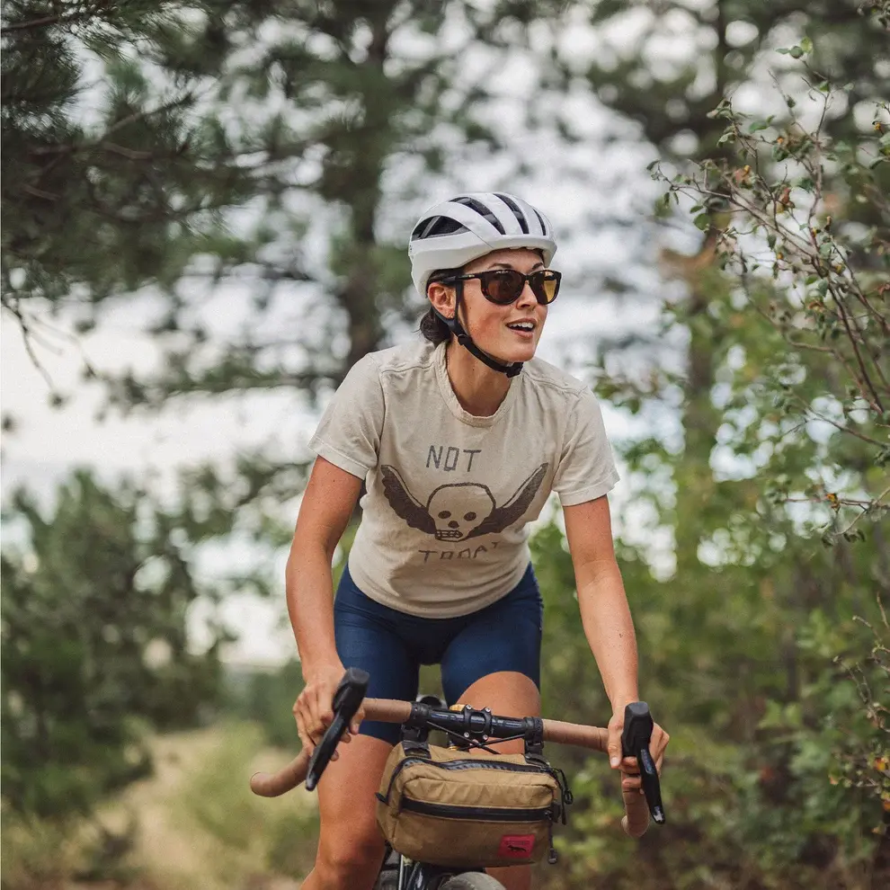 network-helmet_white-MatteWhite_lifestyle01.webp
